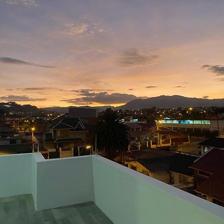 Lindo Departamento Con Vista Increible A Cuencaアパートメント エクステリア 写真