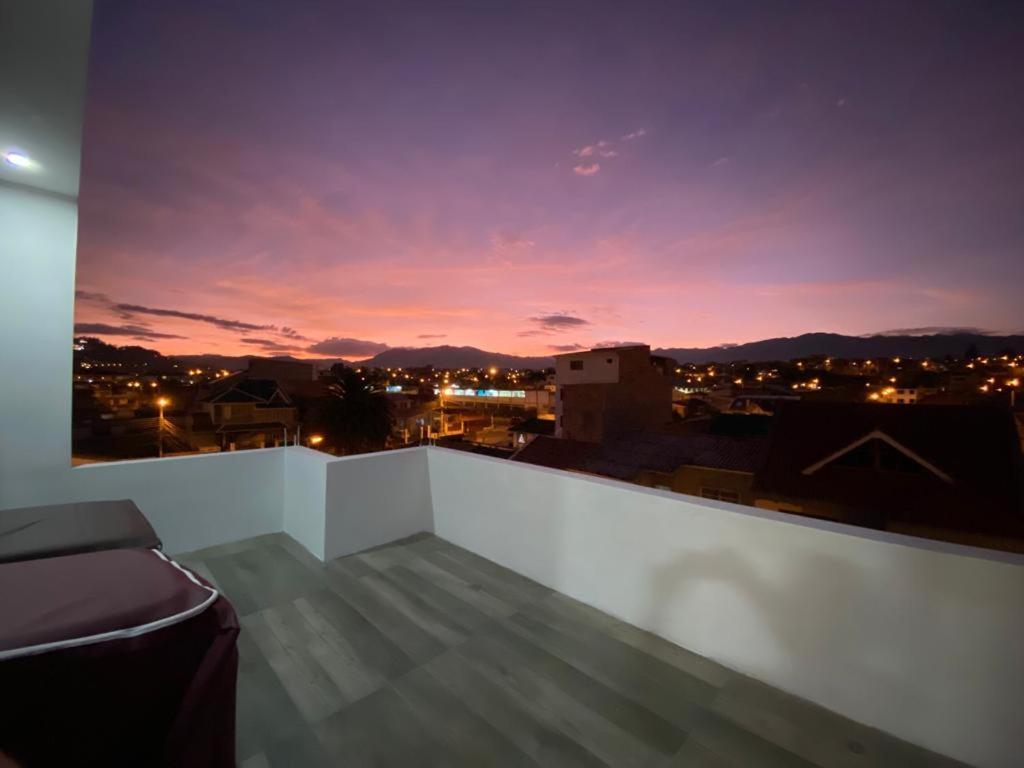 Lindo Departamento Con Vista Increible A Cuencaアパートメント エクステリア 写真