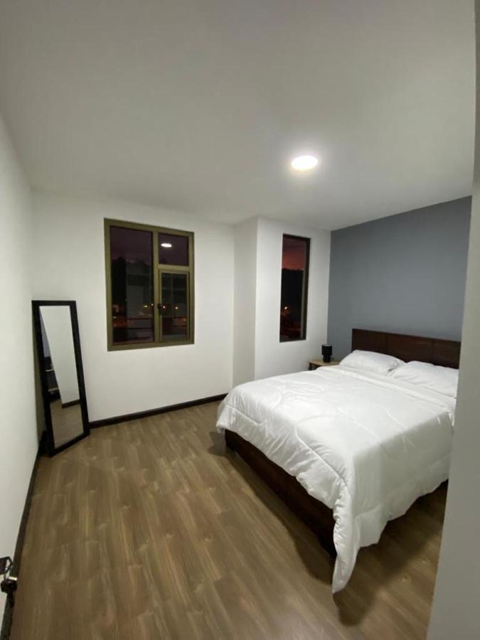 Lindo Departamento Con Vista Increible A Cuencaアパートメント エクステリア 写真