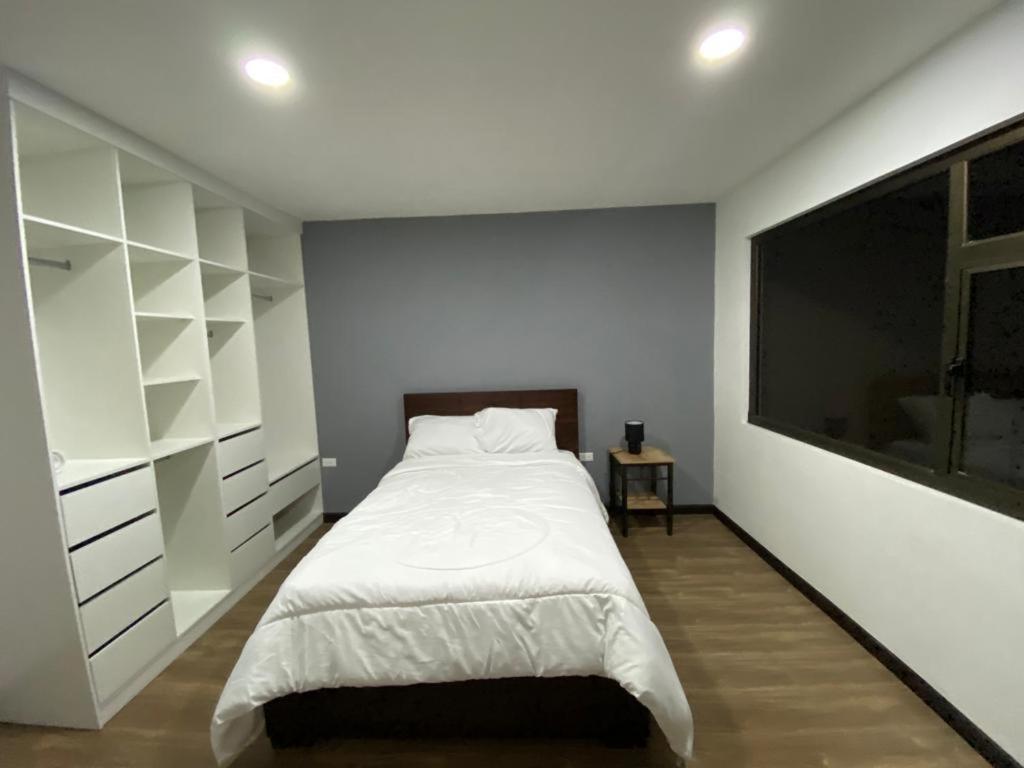 Lindo Departamento Con Vista Increible A Cuencaアパートメント エクステリア 写真